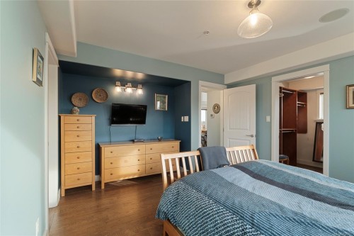 201-9949 Third St, Sidney, BC - Indoor Photo Showing Bedroom