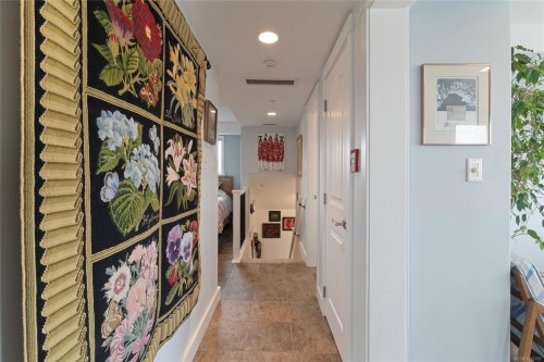 201-9949 Third St, Sidney, BC - Indoor Photo Showing Other Room