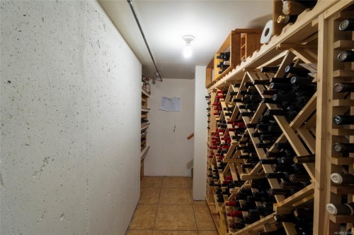 201-9949 Third St, Sidney, BC - Indoor With Storage