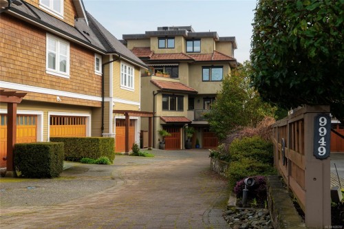 201-9949 Third St, Sidney, BC - Outdoor