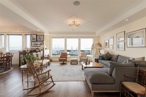 201-9949 Third St, Sidney, BC - Indoor Photo Showing Living Room