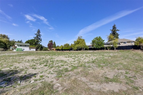 710 Violet Ave, Saanich, BC 