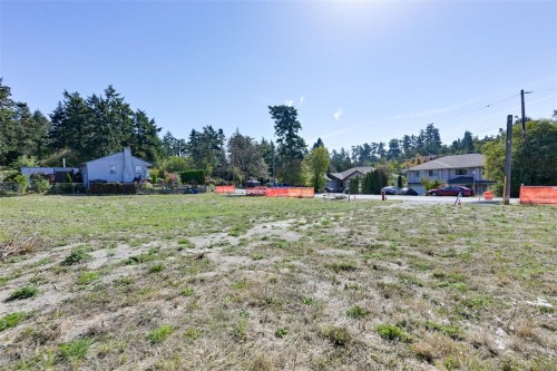 710 Violet Ave, Saanich, BC 