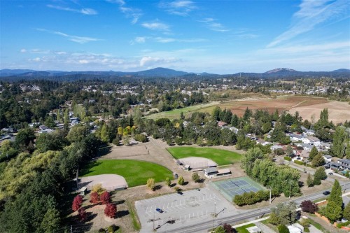 710 Violet Ave, Saanich, BC 