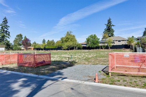 710 Violet Ave, Saanich, BC 