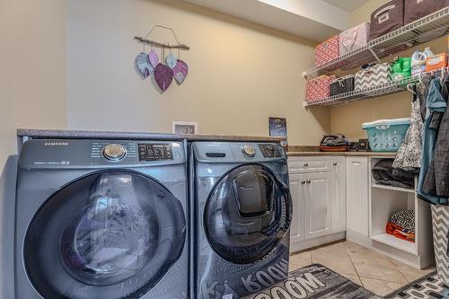 2240 Jackson Avenue, Merritt, BC - Indoor Photo Showing Kitchen With Double Sink