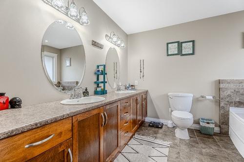 2240 Jackson Avenue, Merritt, BC - Indoor Photo Showing Bedroom