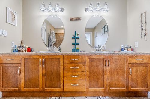 2240 Jackson Avenue, Merritt, BC - Indoor Photo Showing Bedroom