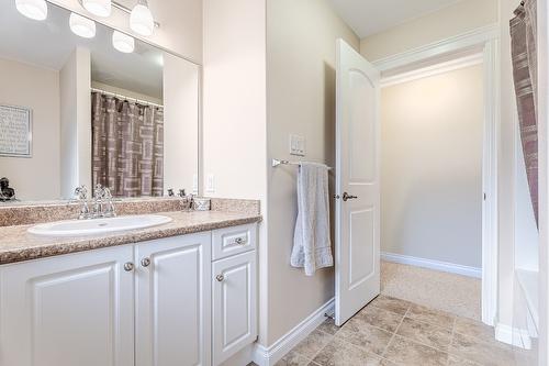 2240 Jackson Avenue, Merritt, BC - Indoor Photo Showing Bathroom