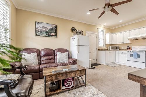 2240 Jackson Avenue, Merritt, BC - Indoor Photo Showing Living Room
