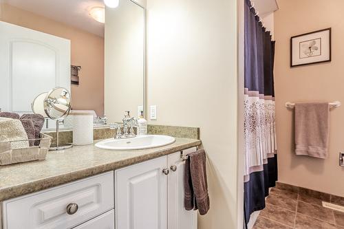 2240 Jackson Avenue, Merritt, BC - Indoor Photo Showing Kitchen