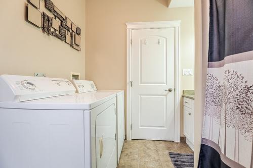 2240 Jackson Avenue, Merritt, BC - Indoor Photo Showing Kitchen