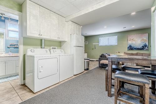 2240 Jackson Avenue, Merritt, BC - Indoor Photo Showing Kitchen