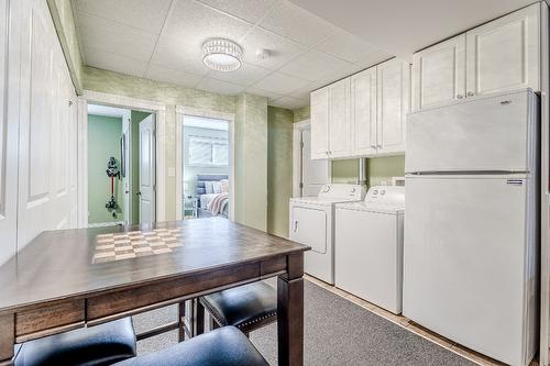 2240 Jackson Avenue, Merritt, BC - Indoor Photo Showing Living Room