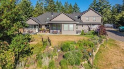 1390 Kurtis Cres  Nanaimo, BC V9X 1X3