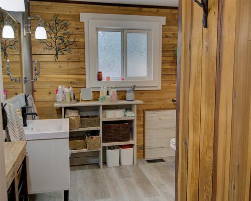 179 Springbend Road, Enderby, BC - Indoor Photo Showing Laundry Room