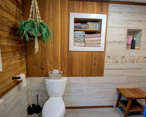 179 Springbend Road, Enderby, BC - Indoor Photo Showing Bathroom