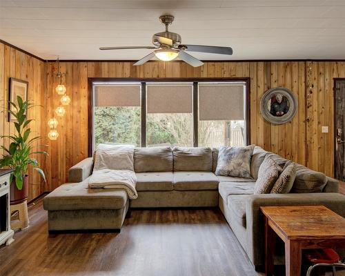 179 Springbend Road, Enderby, BC - Indoor Photo Showing Living Room