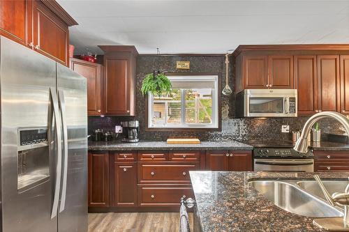 179 Springbend Road, Enderby, BC - Indoor Photo Showing Kitchen With Double Sink With Upgraded Kitchen
