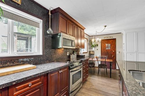 179 Springbend Road, Enderby, BC - Indoor Photo Showing Kitchen With Upgraded Kitchen