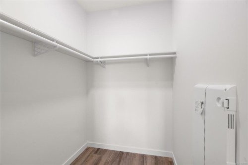 302-1102 Esquimalt Rd, Esquimalt, BC - Indoor With Storage