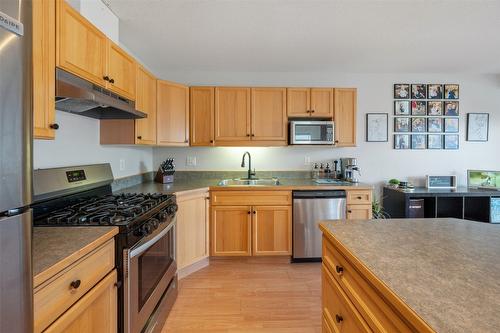 26-7915 Hespeler Road, Summerland, BC - Indoor Photo Showing Kitchen