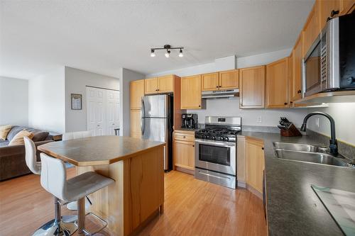 26-7915 Hespeler Road, Summerland, BC - Indoor Photo Showing Kitchen With Double Sink