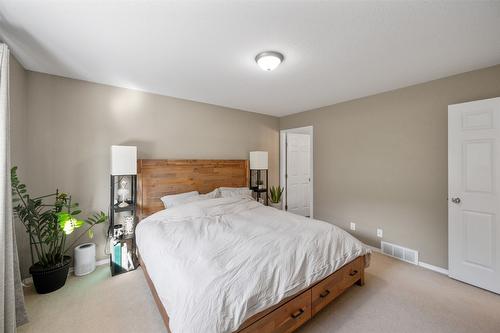 26-7915 Hespeler Road, Summerland, BC - Indoor Photo Showing Bedroom