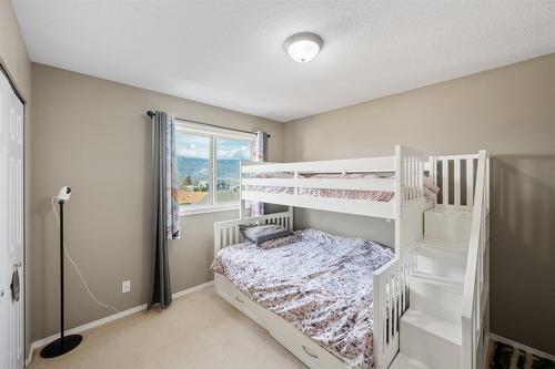 26-7915 Hespeler Road, Summerland, BC - Indoor Photo Showing Bedroom