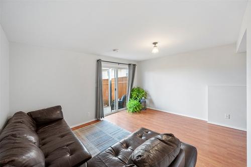 26-7915 Hespeler Road, Summerland, BC - Indoor Photo Showing Living Room