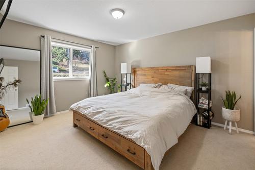 26-7915 Hespeler Road, Summerland, BC - Indoor Photo Showing Bedroom