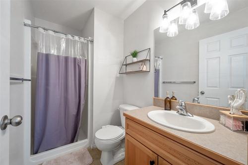 26-7915 Hespeler Road, Summerland, BC - Indoor Photo Showing Bathroom