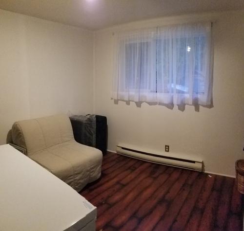 914 Columbia Crescent, Nakusp, BC - Indoor Photo Showing Other Room