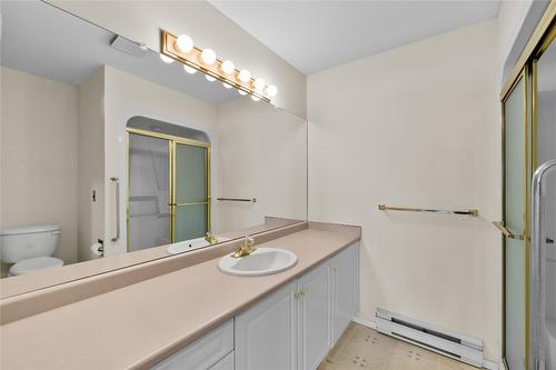 127-877 Klo Road, Kelowna, BC - Indoor Photo Showing Bathroom