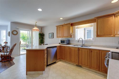 102-2250 Louie Drive, Westbank, BC - Indoor Photo Showing Kitchen With Double Sink