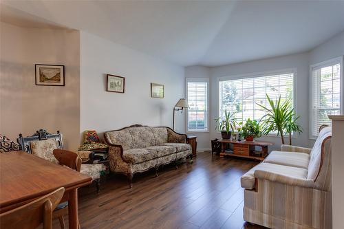102-2250 Louie Drive, Westbank, BC - Indoor Photo Showing Living Room