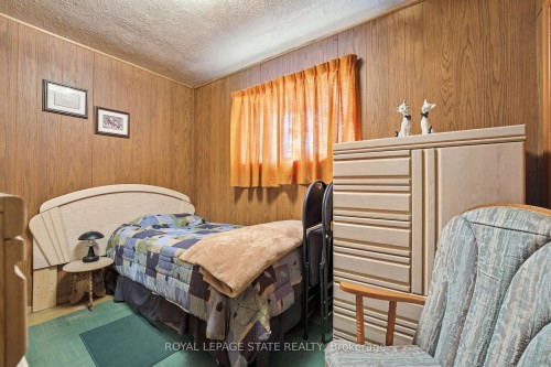 29 Leckie Avenue, Hamilton, ON - Indoor Photo Showing Bedroom