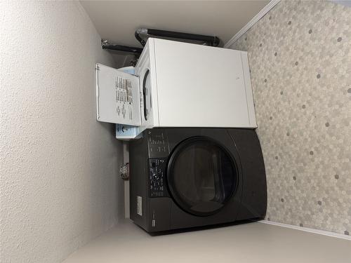 207-3155 Gordon Drive, Kelowna, BC - Indoor Photo Showing Laundry Room