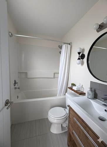 207-3155 Gordon Drive, Kelowna, BC - Indoor Photo Showing Bathroom