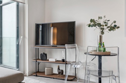 809-8 Tippett Road, Toronto, ON - Indoor Photo Showing Other Room