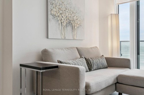 809-8 Tippett Road, Toronto, ON - Indoor Photo Showing Other Room