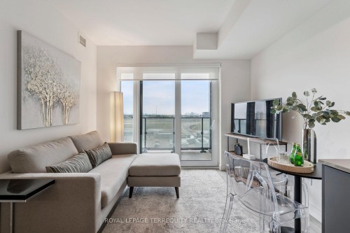 809-8 Tippett Road, Toronto, ON - Indoor Photo Showing Living Room