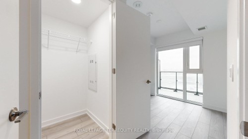 809-8 Tippett Road, Toronto, ON - Indoor Photo Showing Other Room
