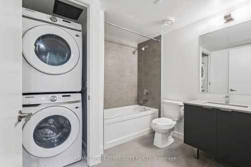 809-8 Tippett Road, Toronto, ON - Indoor Photo Showing Laundry Room