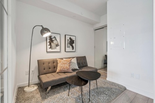 809-8 Tippett Road, Toronto, ON - Indoor Photo Showing Living Room