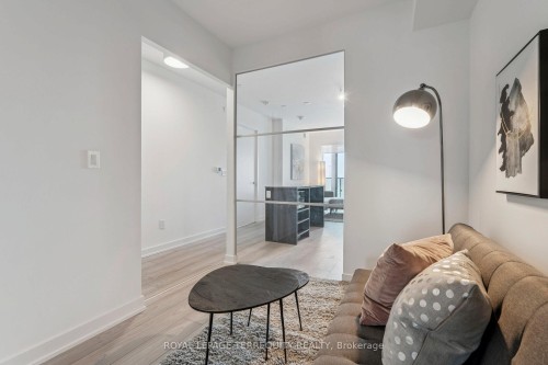 809-8 Tippett Road, Toronto, ON - Indoor