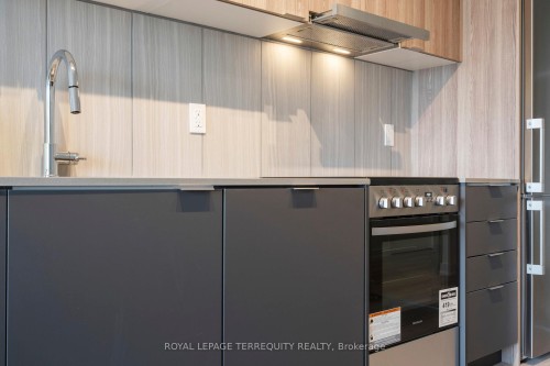 809-8 Tippett Road, Toronto, ON - Indoor Photo Showing Kitchen