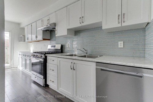 17-31 Parker Crescent, Ajax, ON - Indoor Photo Showing Kitchen With Double Sink With Upgraded Kitchen
