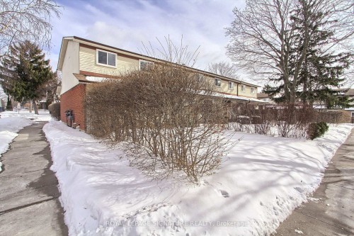 17-31 Parker Crescent, Ajax, ON - Outdoor