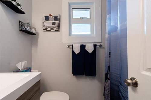 5192 Huston Road, Peachland, BC - Indoor Photo Showing Bathroom